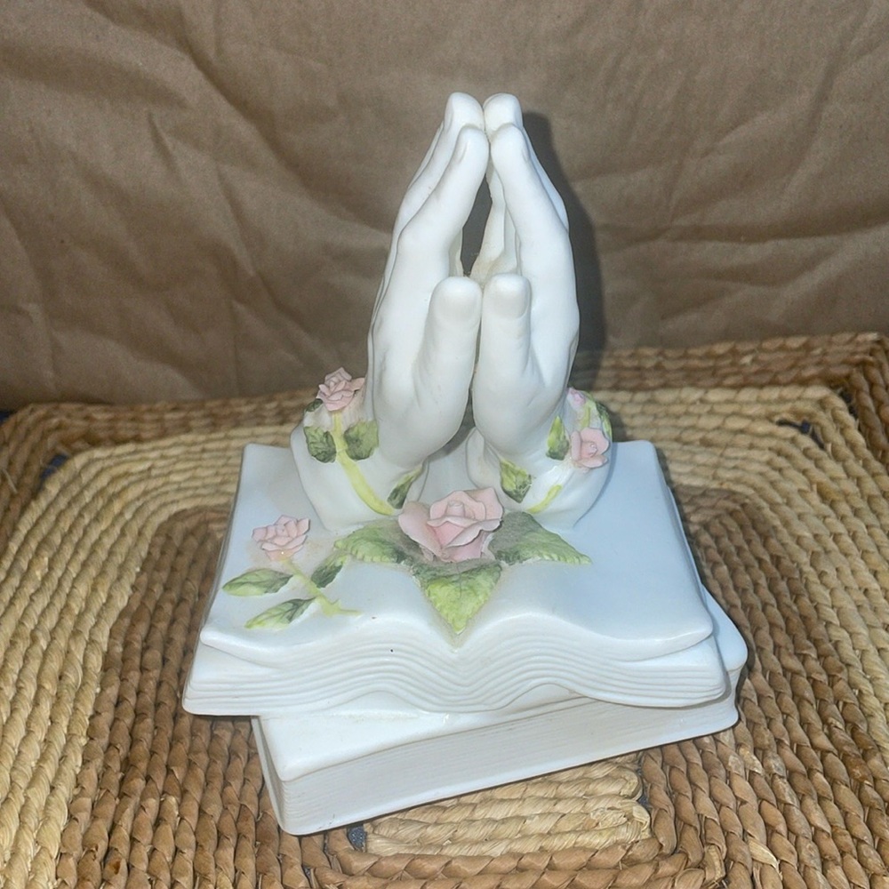 💕Ceramic Praying hands & Music box
